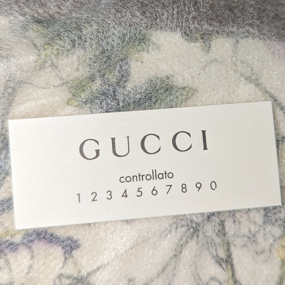 GUCCI floral print zip-around wallet w/bamboo accent - Picture 10 of 11